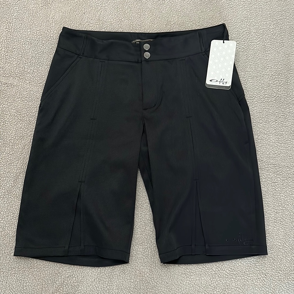 NWT Oakley Womens Box Pleat Golf Shorts 6